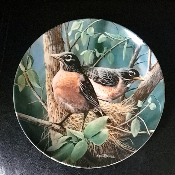 Vintage 1986 Edwin M Knowles The Robin - Picture 1 of 4